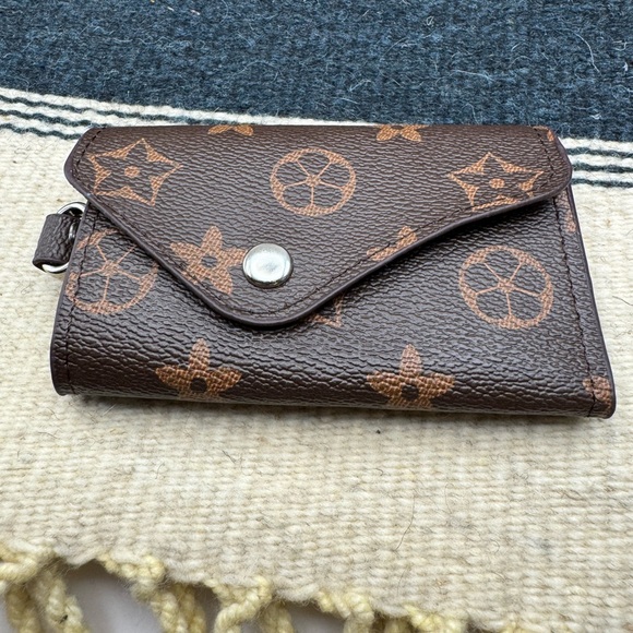 New Brown Unisex PU Leather Key Holder Wallet Case 6 + 1 Key Ring Snap Close - Picture 3 of 8